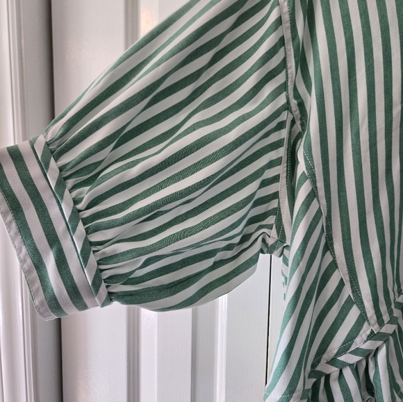 Striped Ruffle-Hem Button-Up Top - Green XL - Picture 9 of 9